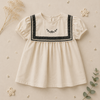Sailor Top – Elegant og behagelig – Bluse med blondedetaljer og pufærmer