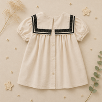 Thumbnail for Sailor Top – Elegant og behagelig – Bluse med blondedetaljer og pufærmer