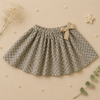 Thumbnail for Matching Set – Behagelig & med tusindfryd-mønster – bloomers, nederdel og bluse