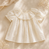 Ruffle Collar Top – Elegant og behagelig – Top med dekorativ krave og pufærmer