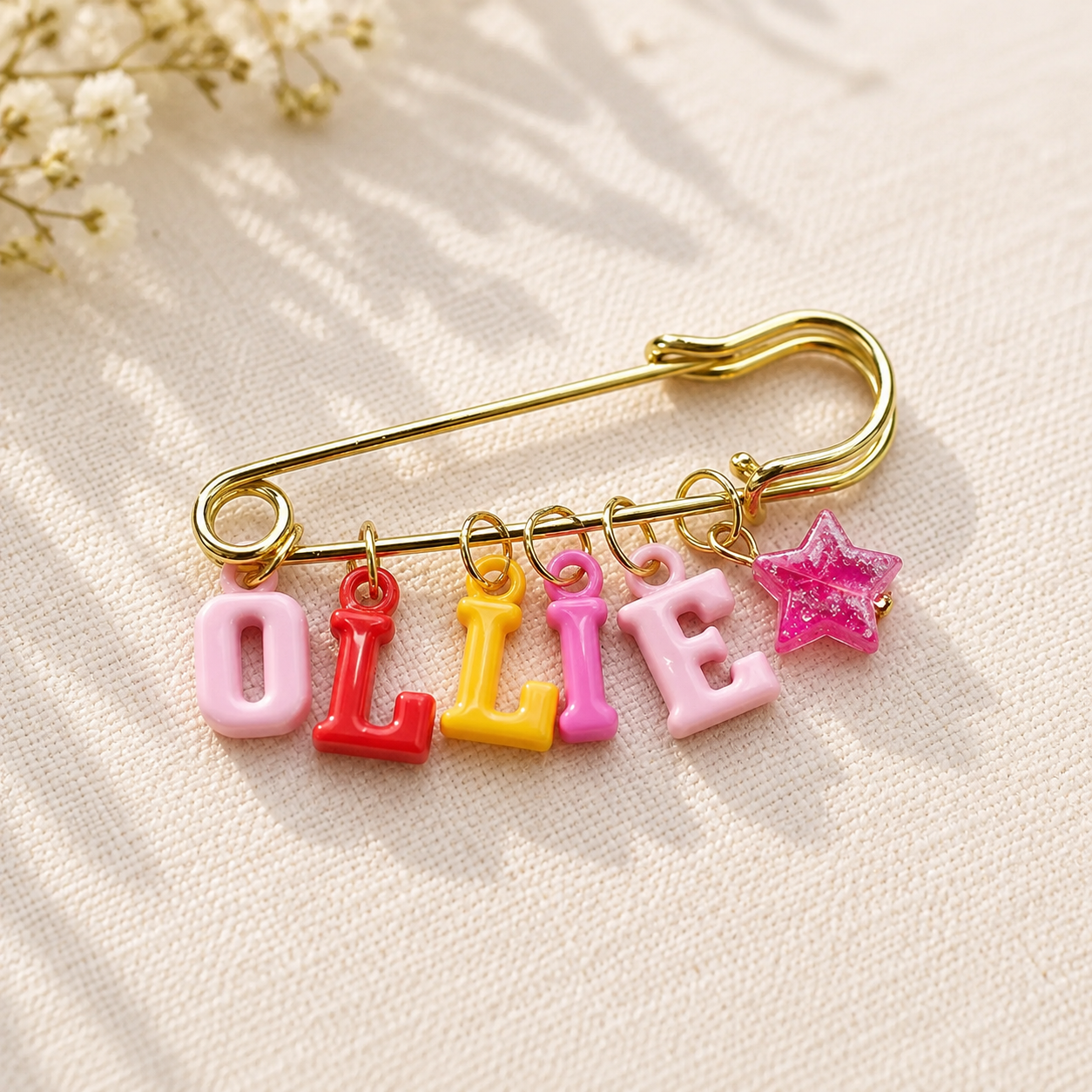 Personalized Charm Pin – Personligt & stilfuldt – Navnebroche