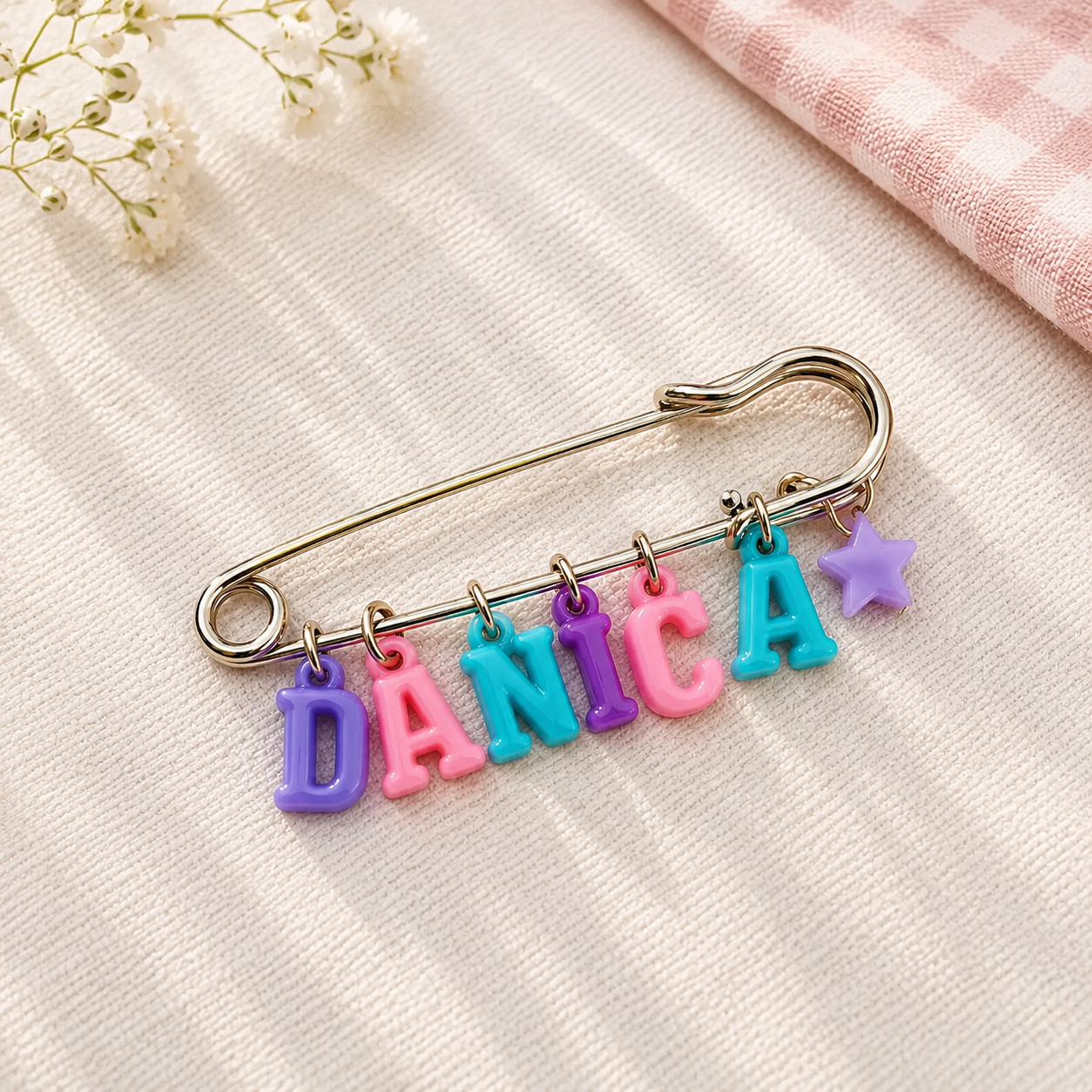 Personalized Charm Pin – Personligt & stilfuldt – Navnebroche