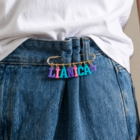 Thumbnail for Personalized Charm Pin – Personligt & stilfuldt – Navnebroche