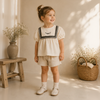 Sailor Top – Elegant og behagelig – Bluse med blondedetaljer og pufærmer