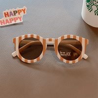 Thumbnail for Colorful Kids Sun Shades – UV-beskyttelse & stilfuldt – solbriller til børn