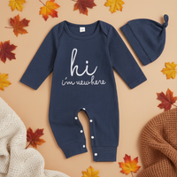 Thumbnail for CuddleBaby – Hej, jeg er ny her – Sæt med baby-jumpsuit og hue