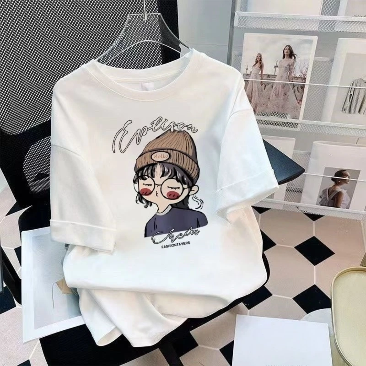 CuteStyle – Trendy og behagelig – T-shirt med oversized tegneserieprint