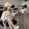 SunnyKids – Komfortabelt & sødt – Oversized T-shirt med tegneserieprint