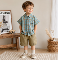Thumbnail for LittleGent – Trendy & afslappet – Sæt til drenge med ternet skjorte og korte bukser
