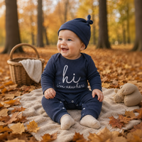 Thumbnail for CuddleBaby – Hej, jeg er ny her – Sæt med baby-jumpsuit og hue