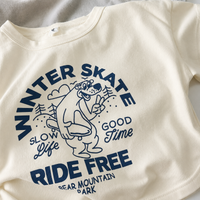 Thumbnail for BearPlay – Komfort & stil – Oversized T-shirt med vinter-skate-print
