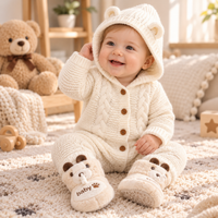 Thumbnail for SoftKnit –Varm og sød – strikket baby-jumpsuit med hætte