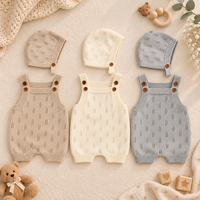 Thumbnail for MiniCozy – Blødt og behageligt – Strikkede baby-overalls med hue