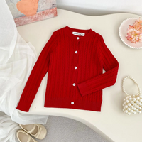 Thumbnail for CozyBelle – Elegant og varm – strikket vest med knapper
