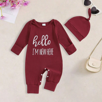 Thumbnail for CuddleBaby – Hej, jeg er ny her – Sæt med baby-jumpsuit og hue