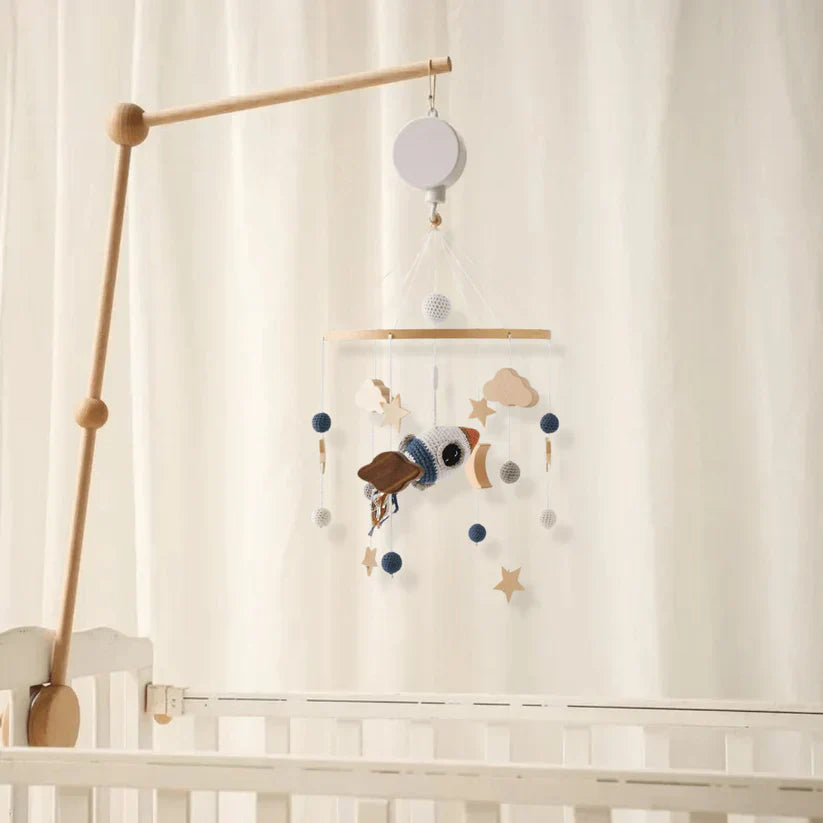 LittleNest – Naturlig ro – Babymobil i træ