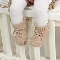 Thumbnail for SnuggleSteps – Varme og bløde – strikkede babysko
