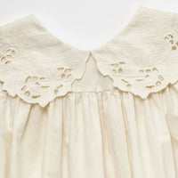 Thumbnail for Sleeveless Dress – Elegant og behagelig – Kjole med blonderkrave