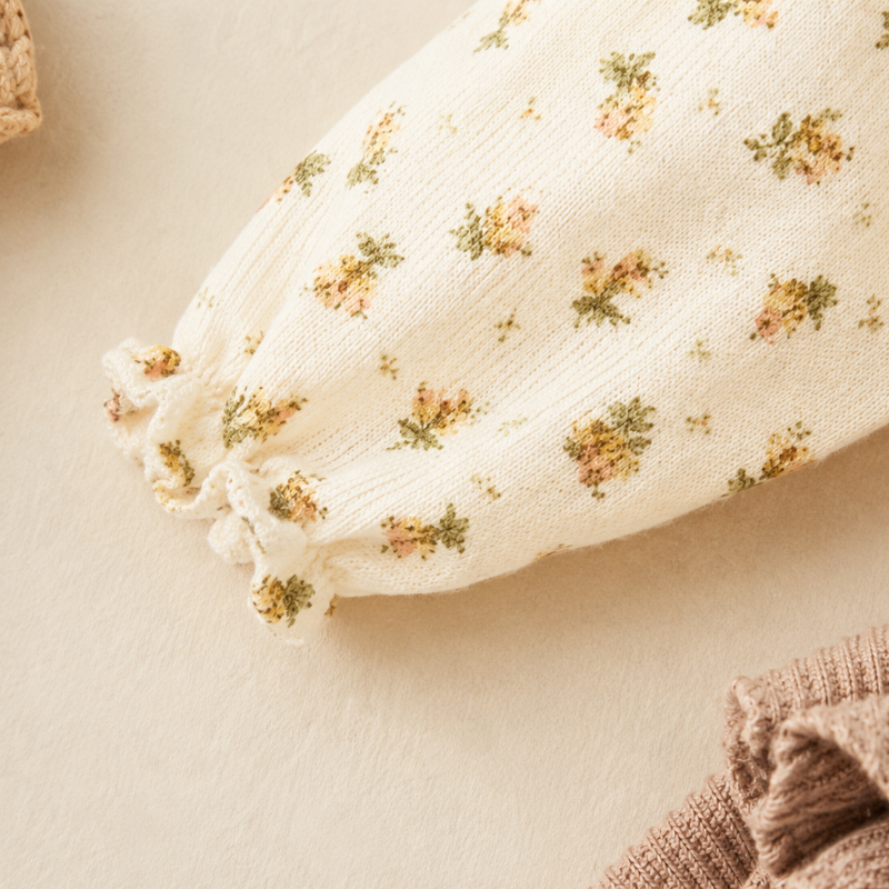 SweetPea – Babypige-outfit med flæser og blomsterprint