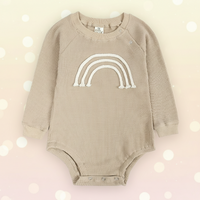 Thumbnail for SnuggleHue – Blødt og behageligt – Regnbue-babybody