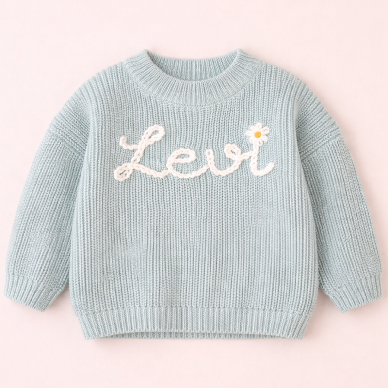 TinyStitch – Personlig strikket navnetrøje til børn