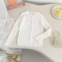 Thumbnail for CozyBelle – Elegant og varm – strikket vest med knapper