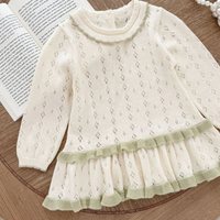 Thumbnail for MiniBelle – Elegant og blød – Strikket babykjole med flæsedetaljer