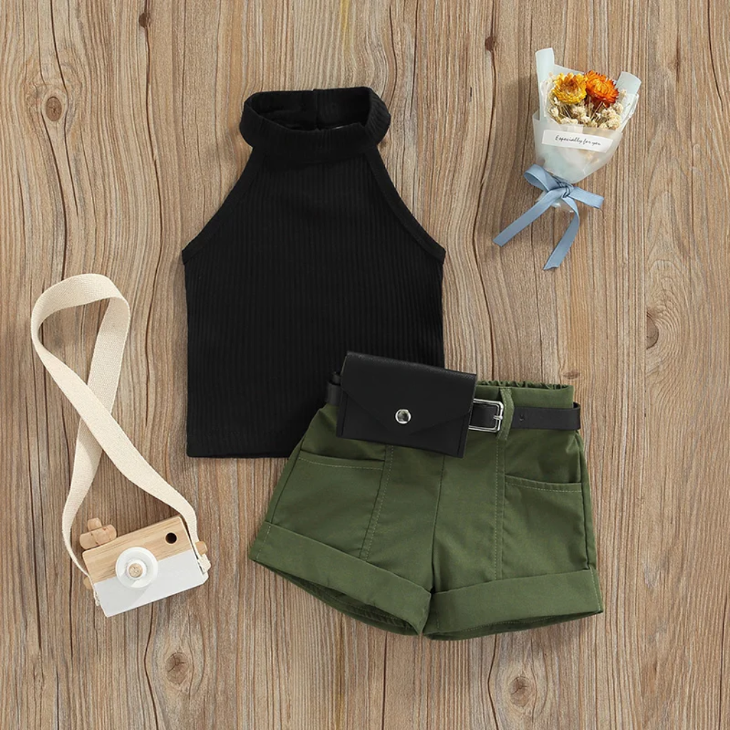 MiniFashionista – Elegant & Trends – Pigesæt med top, shorts og hoftetaske