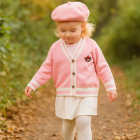 Thumbnail for CozziWear – Varm og trendy – strikket vest med bjørne