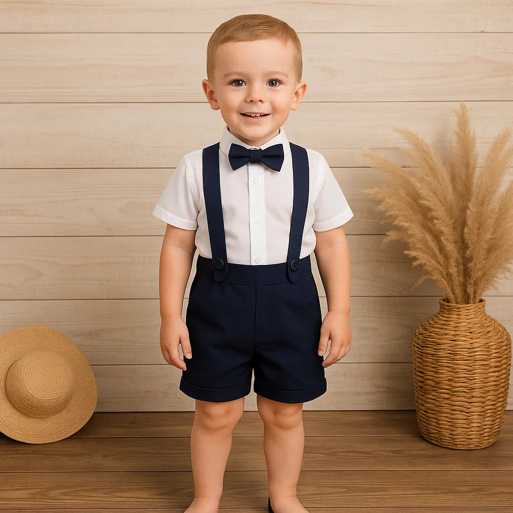 LittleDandy – Klassisk og elegant – Bomuldsshorts med seler, sløjfe & skjorte