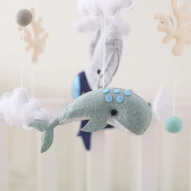 LittleNest – Naturlig ro – Babymobil i træ