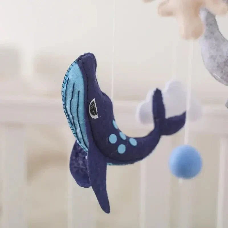 LittleNest – Naturlig ro – Babymobil i træ