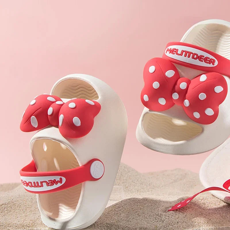 Mini Fashion – Munter og tryg – Polka strandtøfler