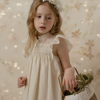 Thumbnail for Sleeveless Dress – Elegant og behagelig – Kjole med blonderkrave