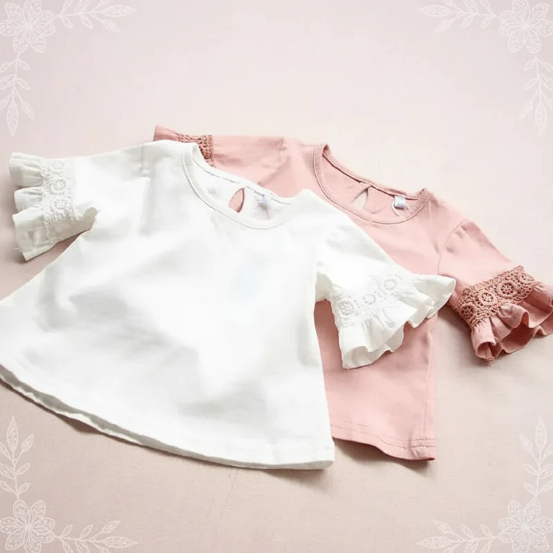 Girls Trumpet Sleeve Top – Elegant & komfort – Blonder på ærmerne