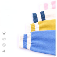 Thumbnail for CozziWear – Varm og trendy – strikket vest med bjørne