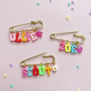 Personalized Charm Pin – Personligt & stilfuldt – Navnebroche
