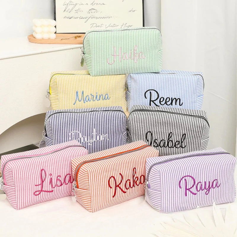 Striped Name Pouch – Personlig og stilfuld – Makeup-taske