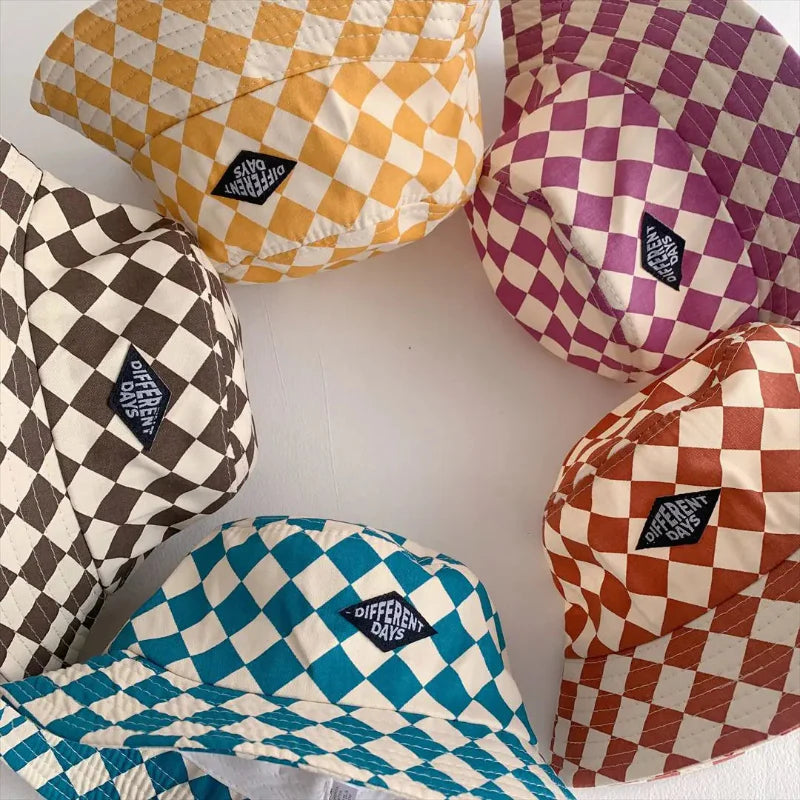 Bucket Hat – Sød & beskyttende – børnehue med ternet mønster
