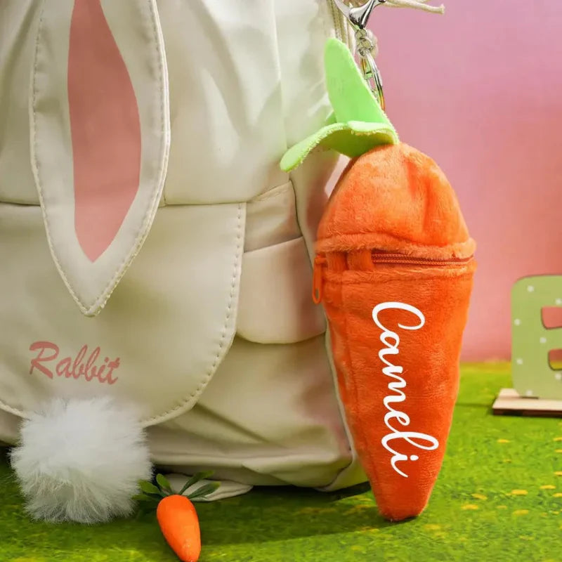 Personalized Bunny – Den ultimative påskegave – Plyskanin med gulerod og navn