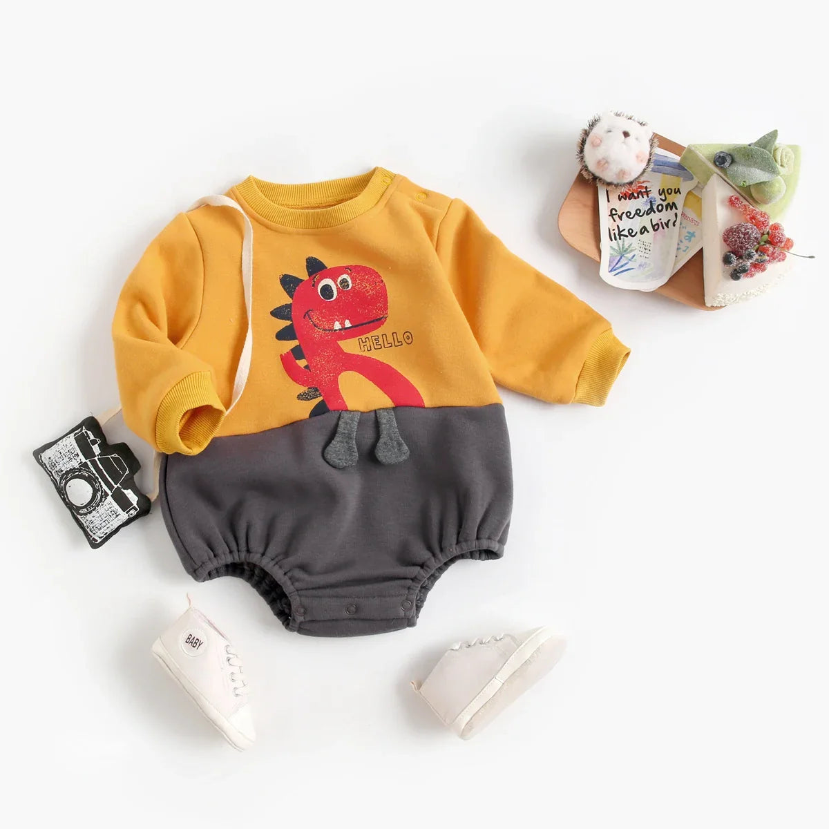 Mini Fashion – Blød fleecedragt med Dino-print