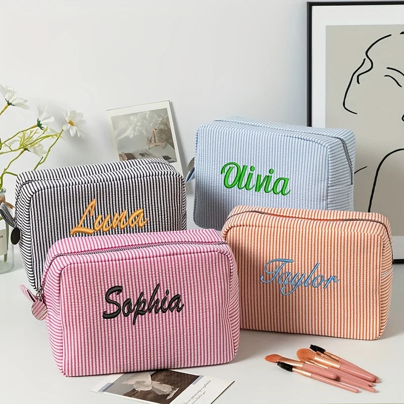 Striped Name Pouch – Personlig og stilfuld – Makeup-taske