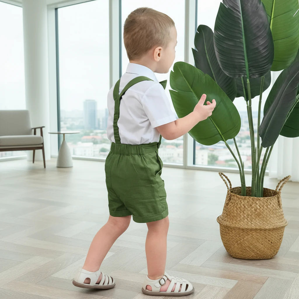 LittleDandy – Klassisk og elegant – Bomuldsshorts med seler, sløjfe & skjorte