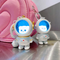 Thumbnail for Glowing Astronaut Charm – Sød & lysende – Astronaut-taskehænger