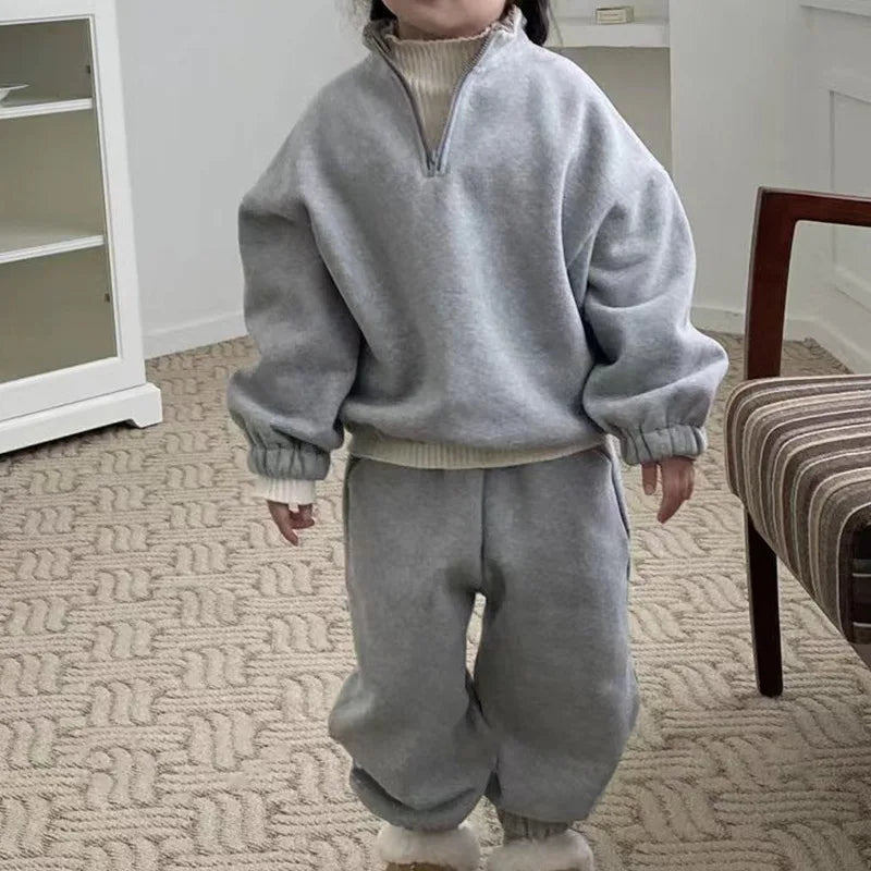 Mini Fashion™ - Fleece træningsdragt med lynlås