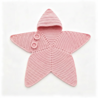 Thumbnail for CozyStar – Blødt & håndlavet – Strikket baby-jumpsuit med stjerneformet mønster