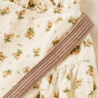 Thumbnail for SweetPea – Babypige-outfit med flæser og blomsterprint