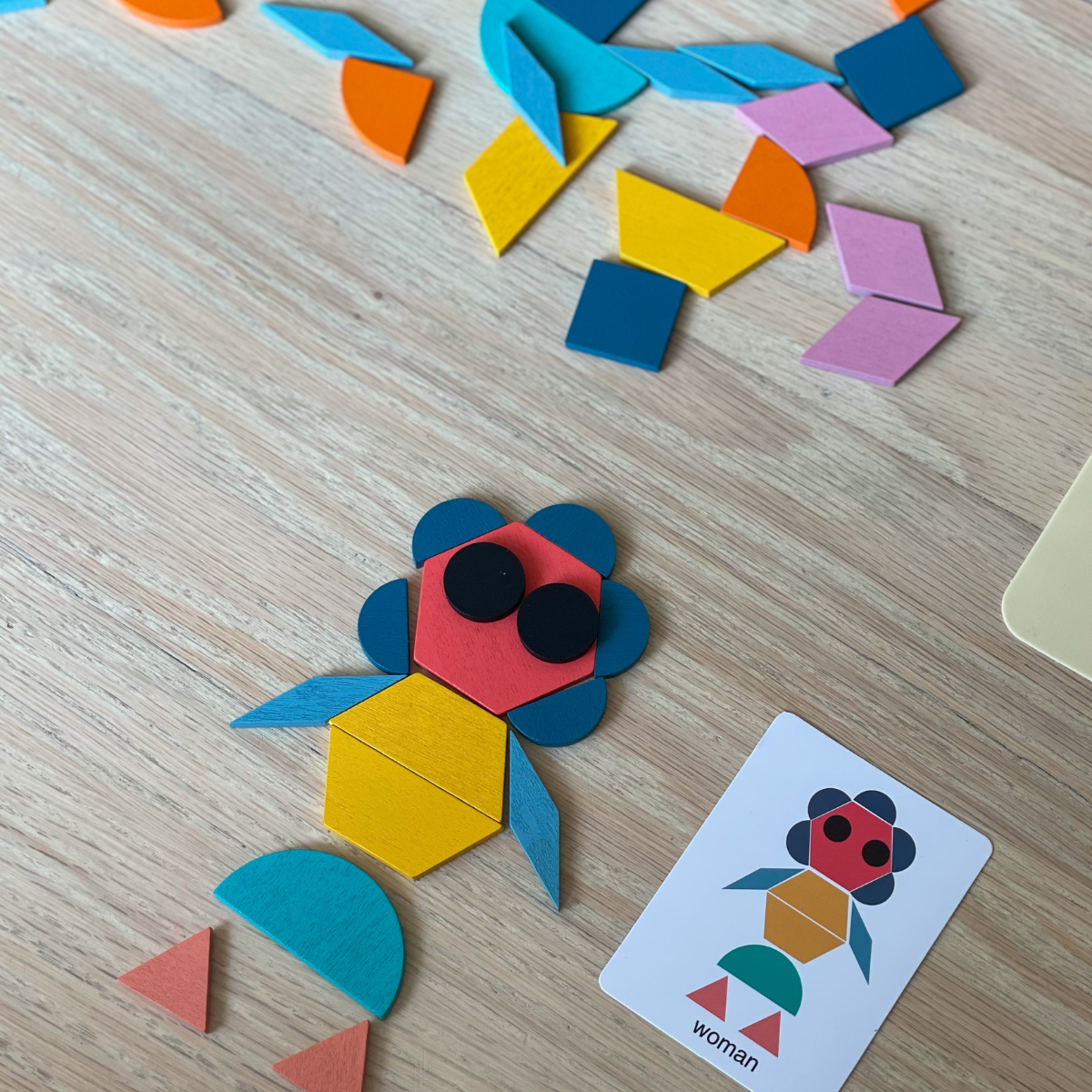 Woods™ | Udvikler kreativitet - Geometrisk puslespil